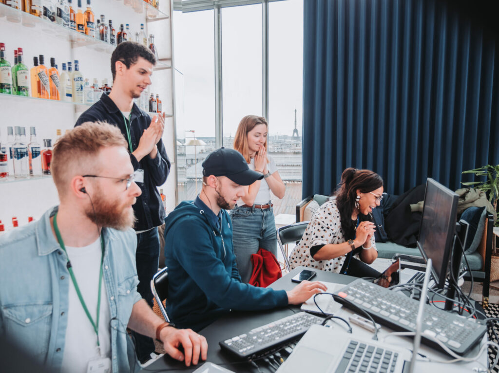 Captation vidéo des clients et des techniciens entrain de faire la captation vidéo d'évènement