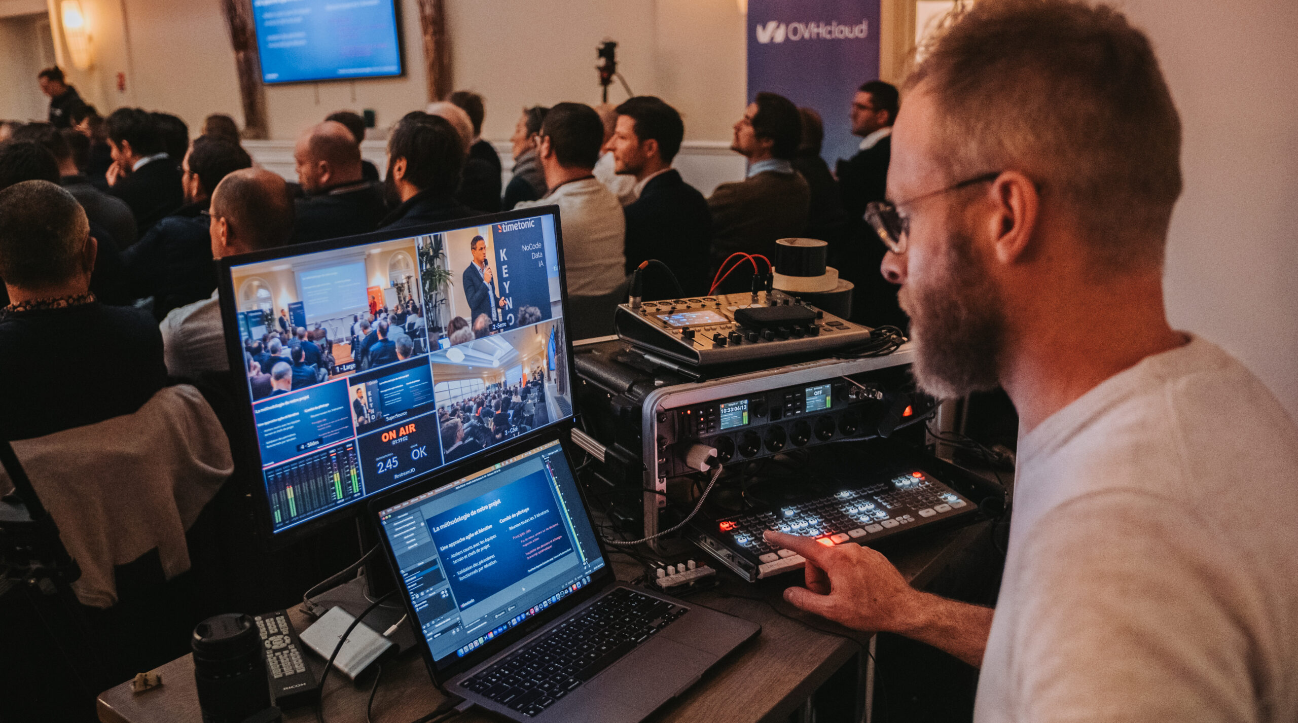Conférence hybride filmée et diffusée en streaming