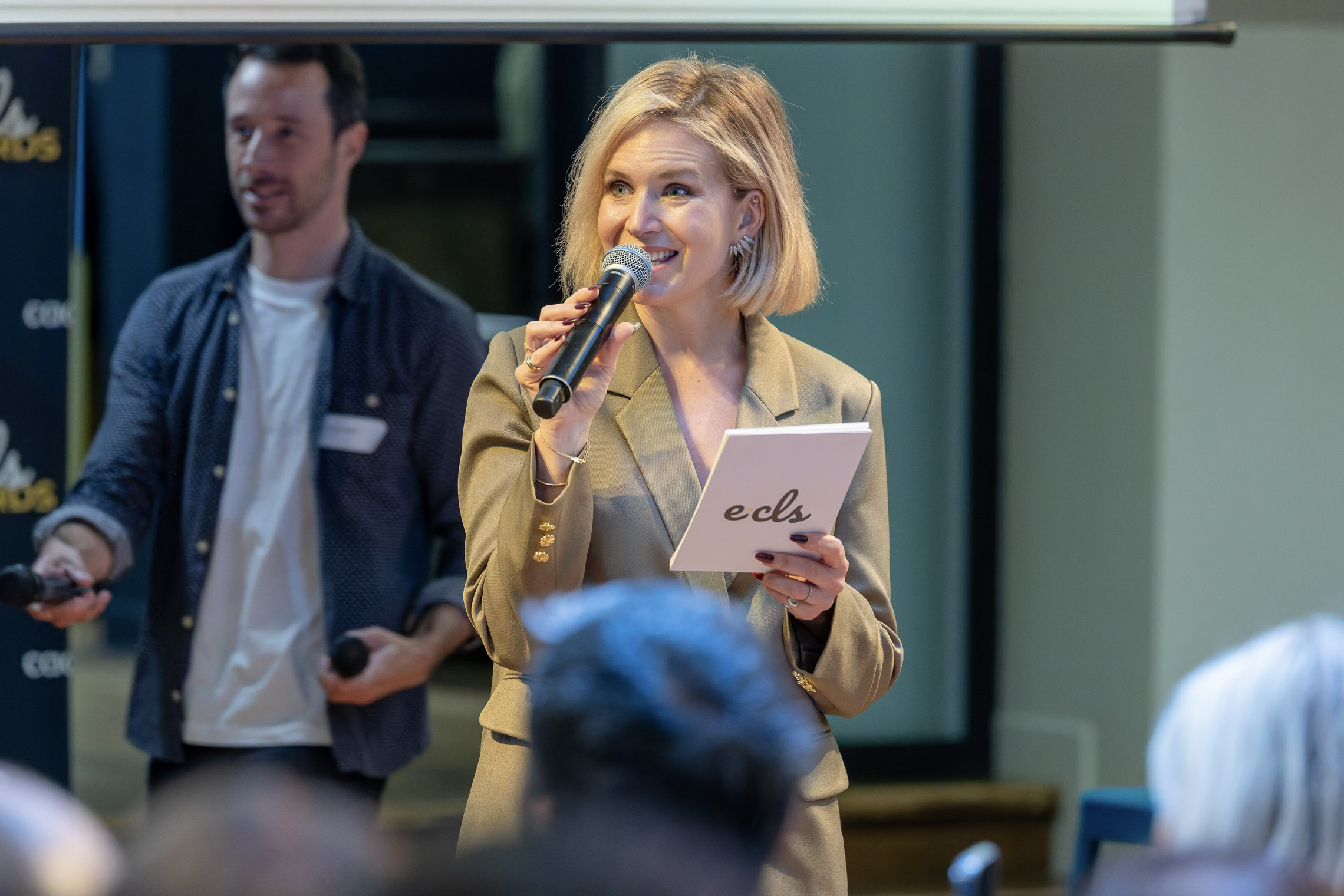 Intervenant sur scène